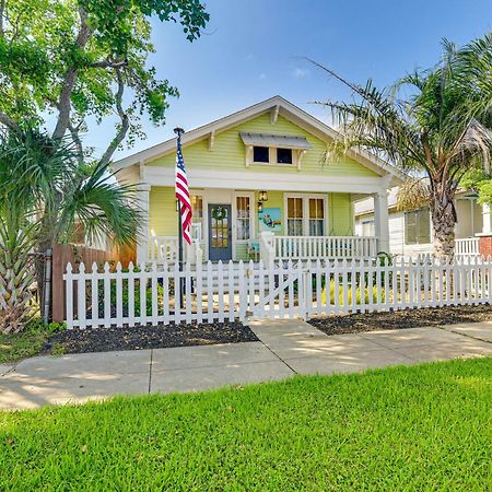 Walk To Galveston Beach Texas Home With Fenced Yard Dış mekan fotoğraf