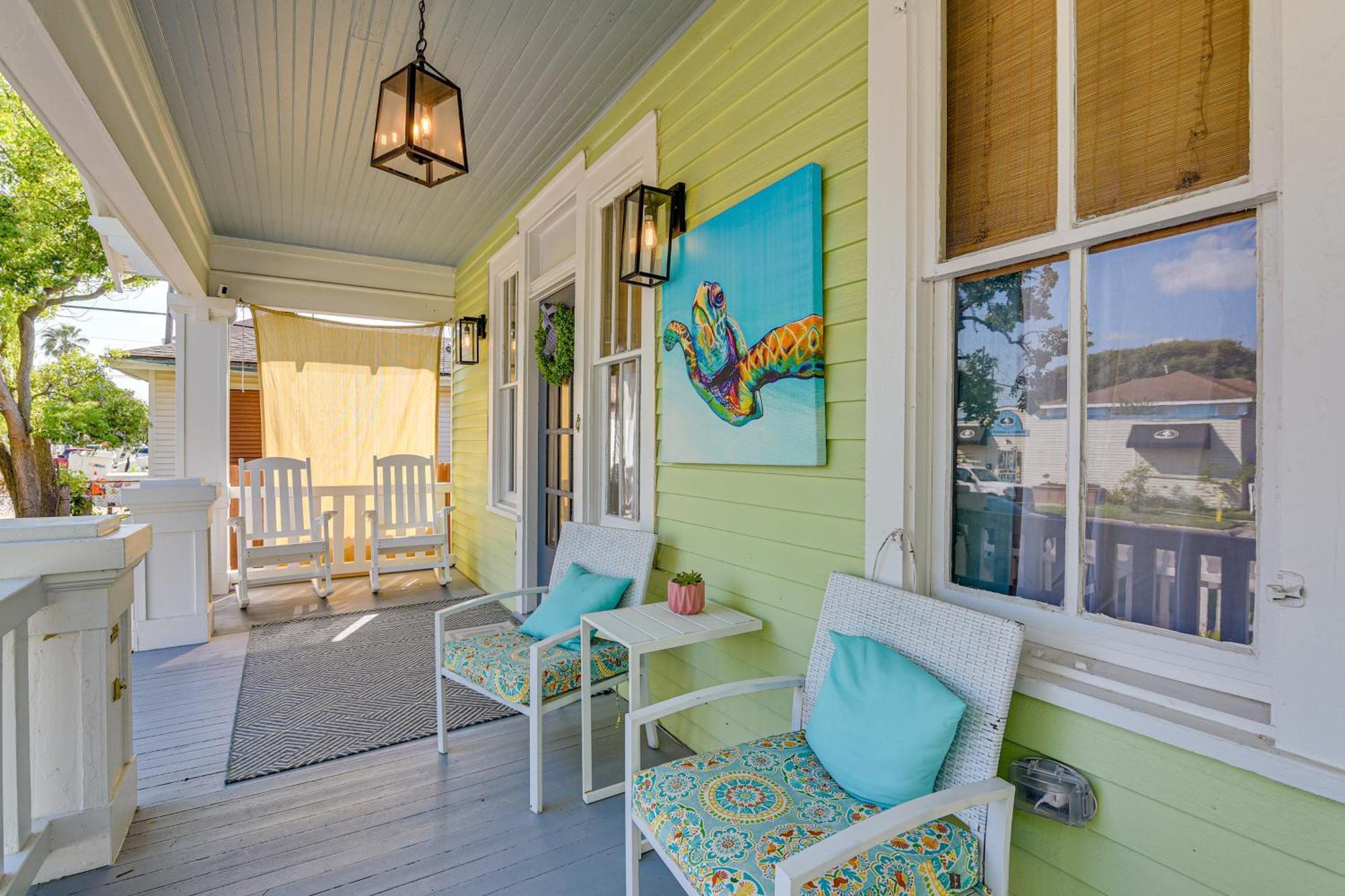 Walk To Galveston Beach Texas Home With Fenced Yard Dış mekan fotoğraf