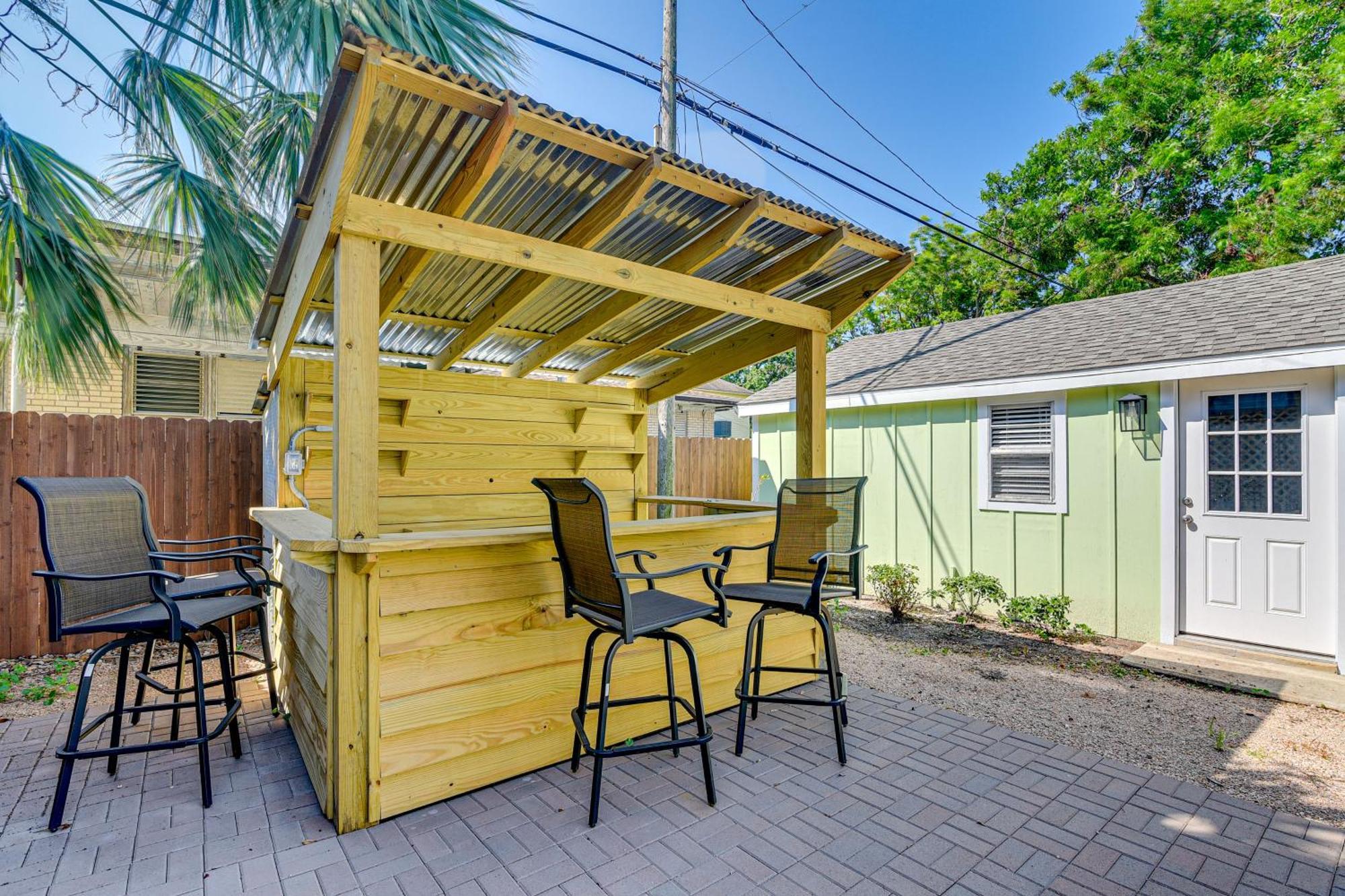 Walk To Galveston Beach Texas Home With Fenced Yard Dış mekan fotoğraf