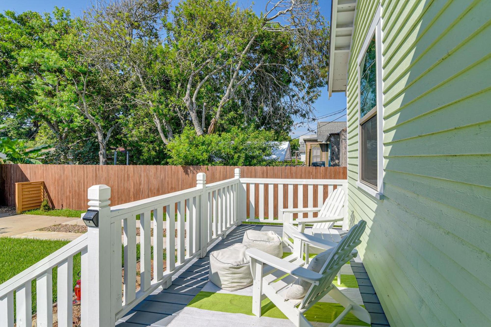 Walk To Galveston Beach Texas Home With Fenced Yard Dış mekan fotoğraf